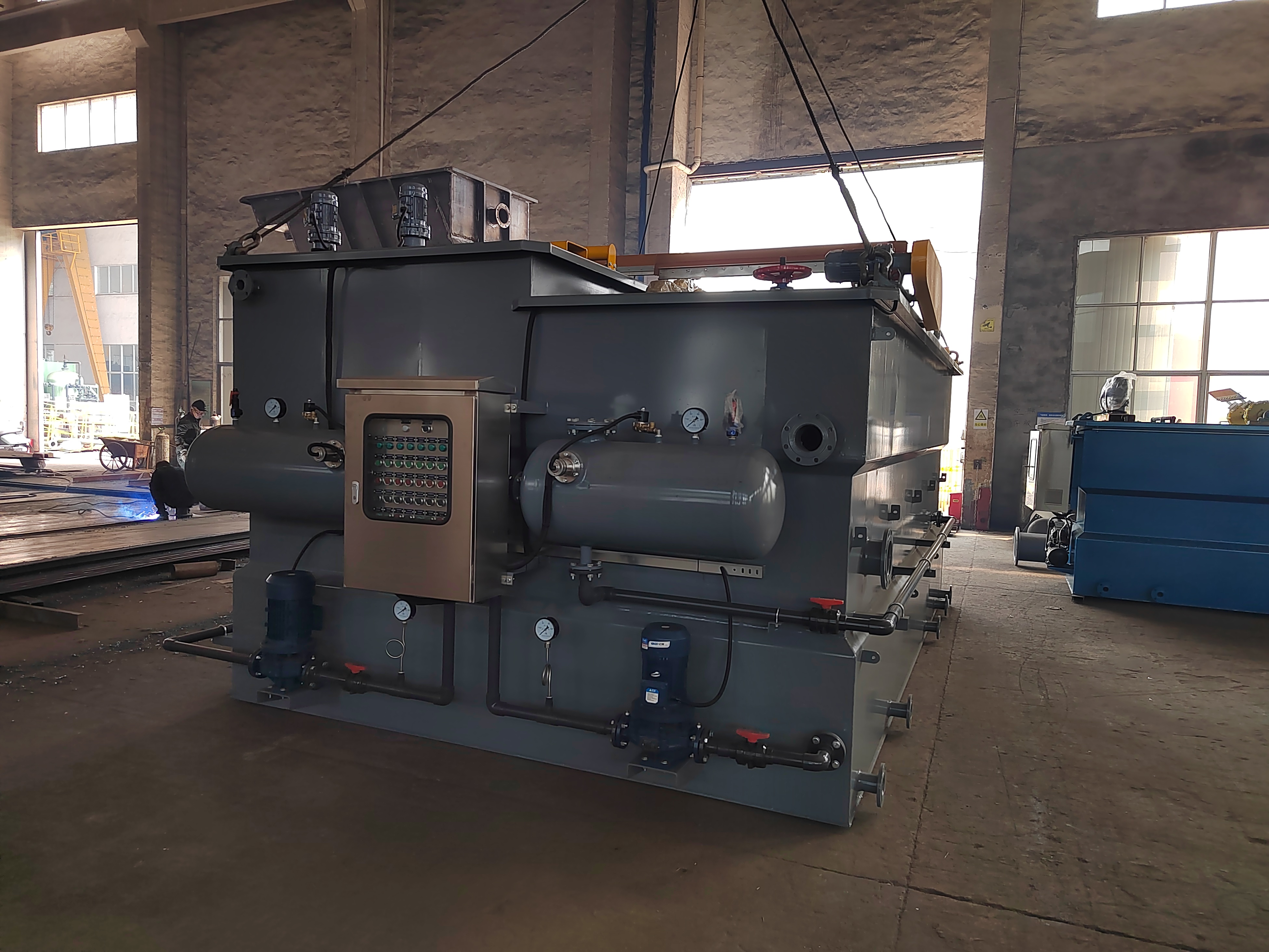 Mesin Dissolved Air Flotation (DAF) di fasilitas industri